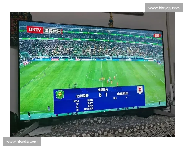 黑白足球比赛直播精彩呈现 畅享激烈对抗与全场焦点时刻